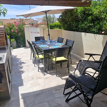 Casa vacanze Nouveau ! Maison Dora 4-6 Pers à St Pierre La Proche De La Et De Toutes Commodités à Pied